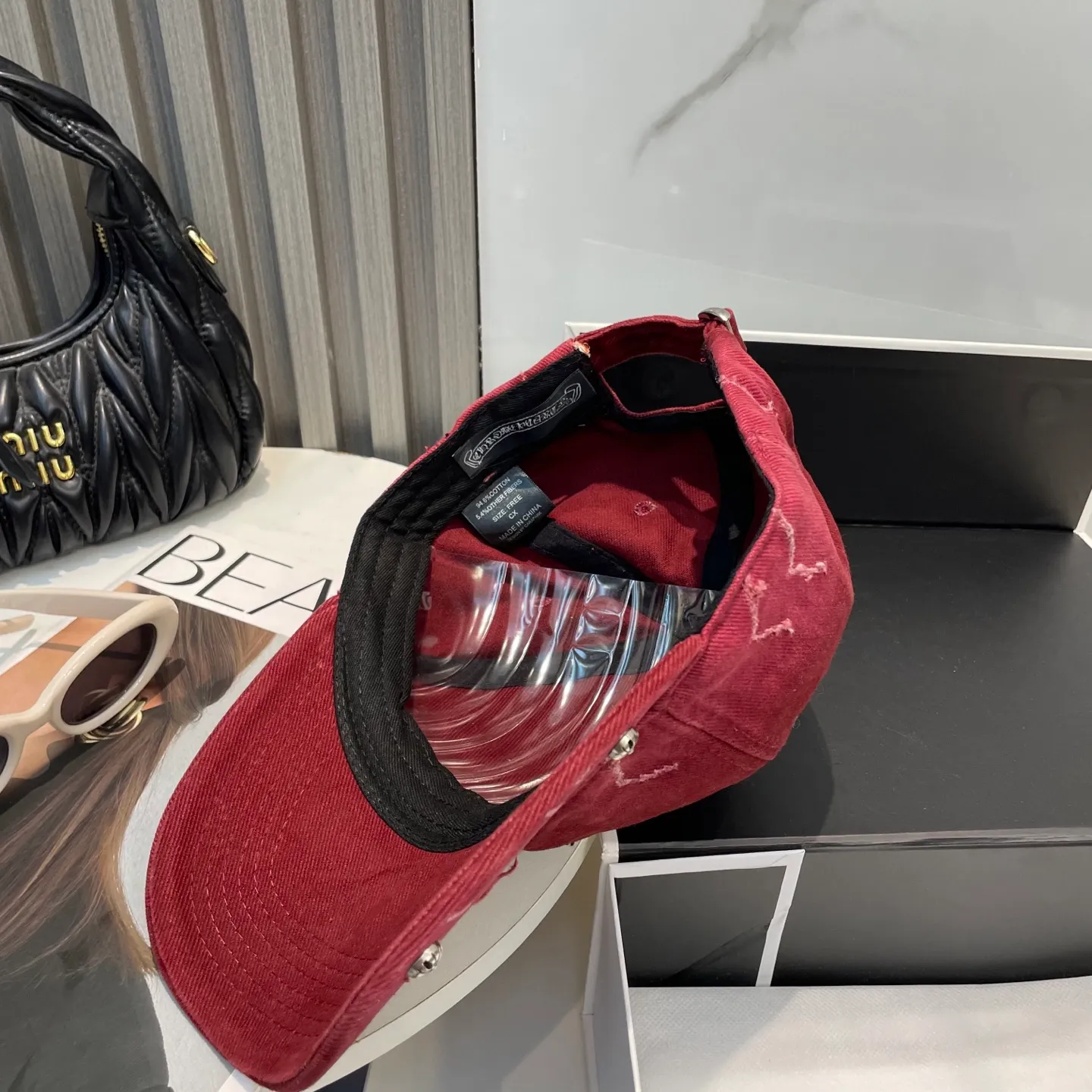 P70 Crow Heart 🆕🆕25 new baseball cap, stylish and classic cross logo, casual with a cool feeling, unisex style, same style for men and women! Very easy to match! Head circumference: 56-58cm is available
